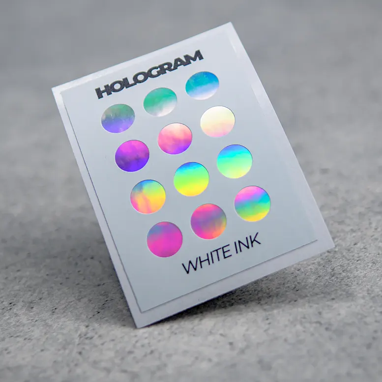 Naklejki holograficzne z białym nadrukiem UV